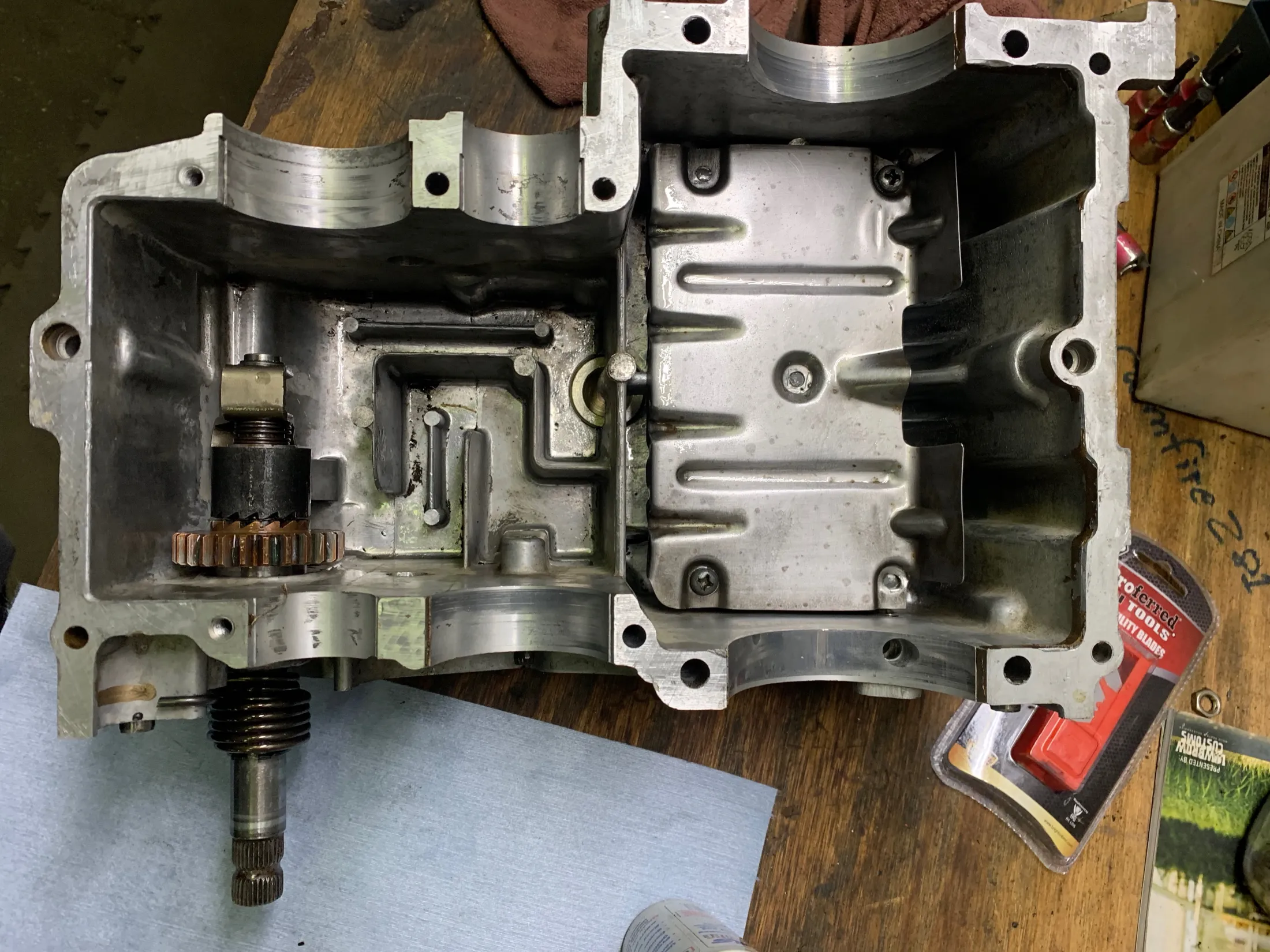 Open engine case with the kick start shaft installed