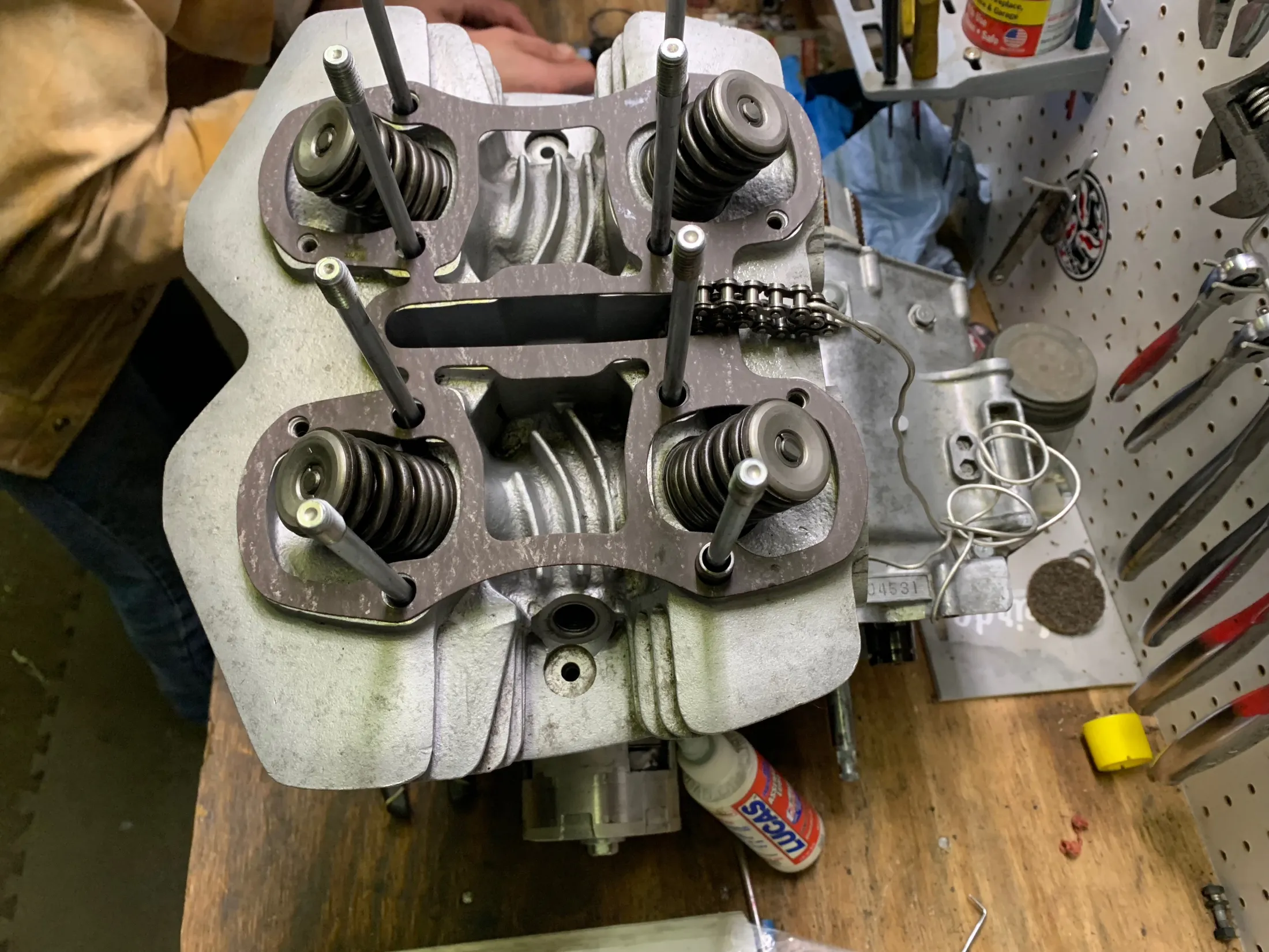Cylinder head with the valve springs installed